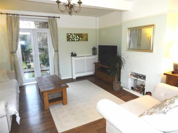 SPACIOUS LOUNGE