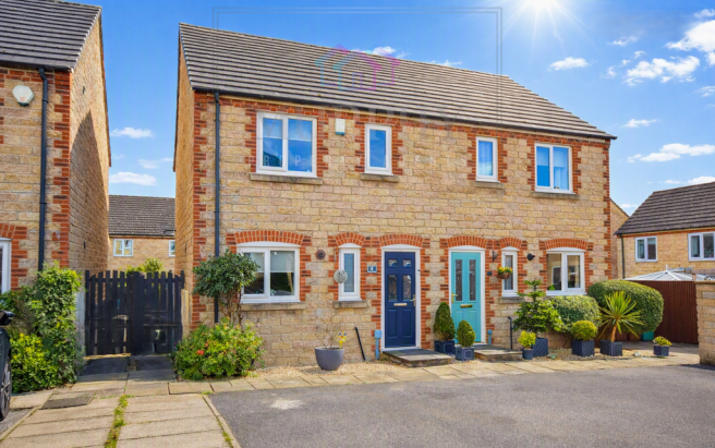 3-bed semi-detached on Paddock Close, Ackworth, Pontefract, West Yorkshire, £225,000