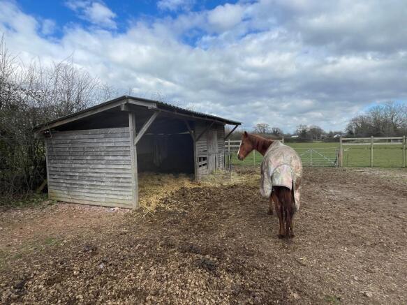Field shelter