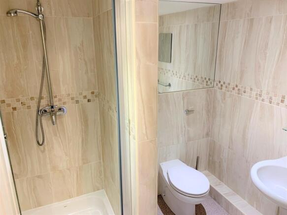 En-suite shower r...