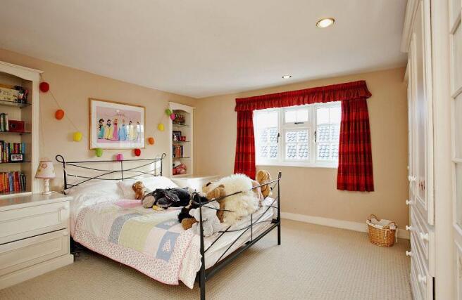 BEDROOM 2