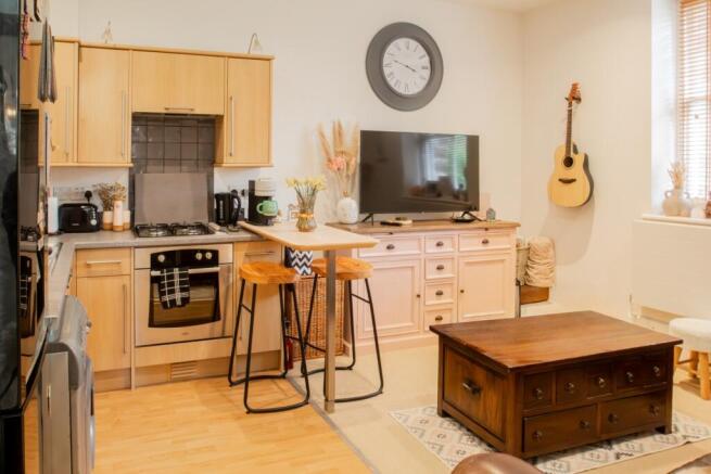 Flat 11 Old Manor House Bodmin 01208 74182-40