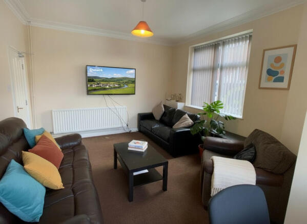 1 bed House Share to rent Image 2