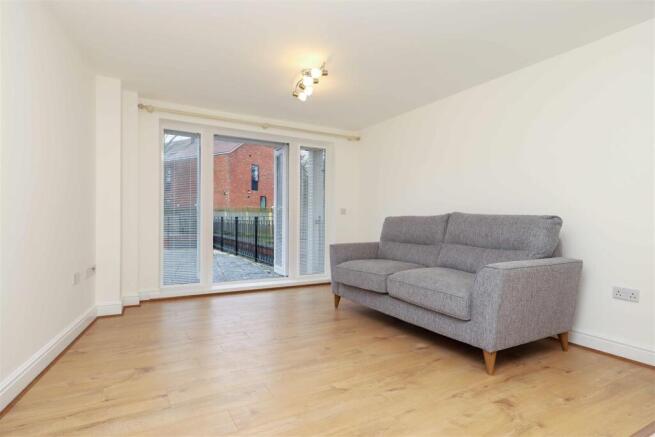 13 Flowerdown Ct (6).jpg