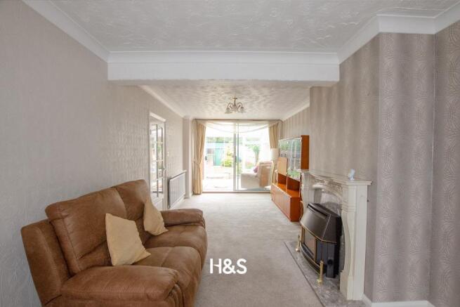 39 Rocky Lane - lounge1.jpg