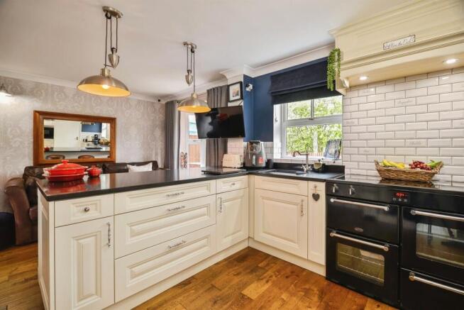 3 bed Detached for sale Image 6