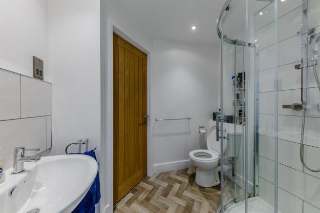 EN SUITE