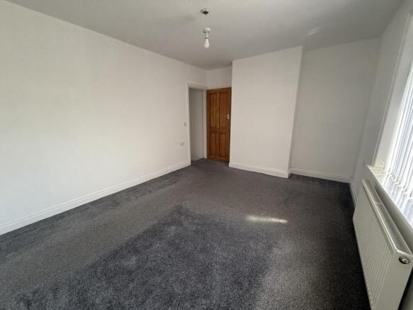 2 bed End of Terrace to rent Image 12