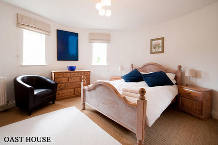 oast_house_bedroomW.jpg