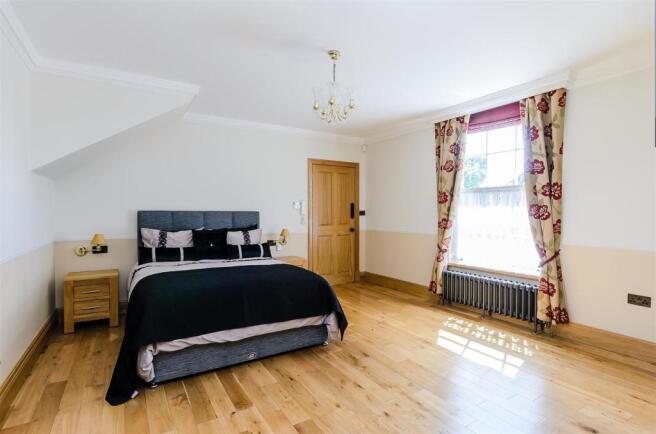 8293885-interior18.jpg