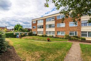104, Windfield, Leatherhead KT22 8UJ