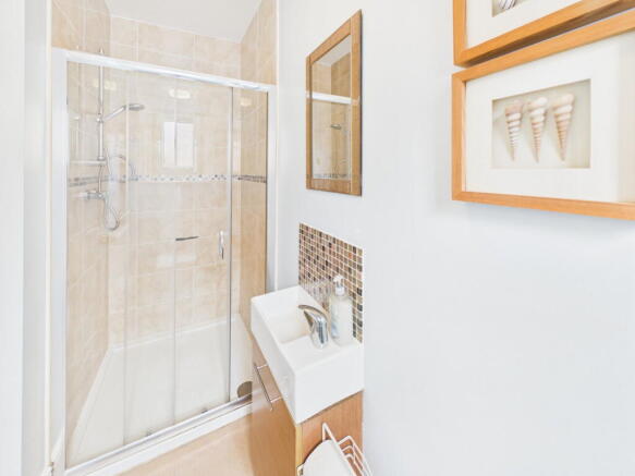 4 bed Terraced for sale Image 11