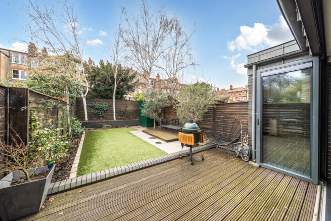 1402552-7-696f97e...