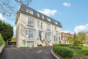 7i, Grosvenor Hill, London SW19 4RU