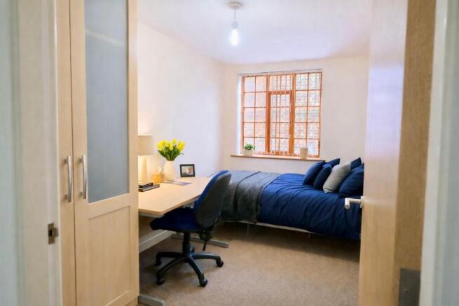 4 bed Apartment to rent Image 10
