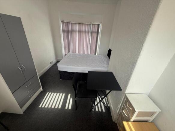 2 bed Terraced to rent Image 6