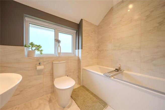 4 bed Detached for sale Image 10