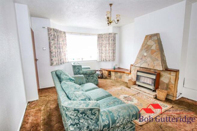 BAY FRONTED LOUNGE