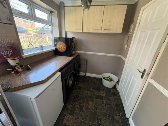 3 bed Semi-Detached for sale Image 6