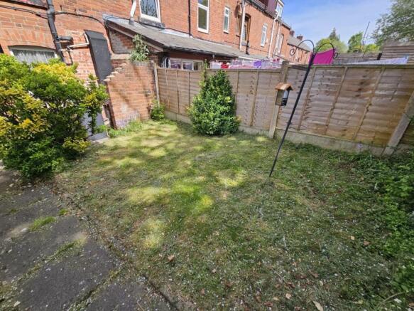 3 bed House to rent Image 8
