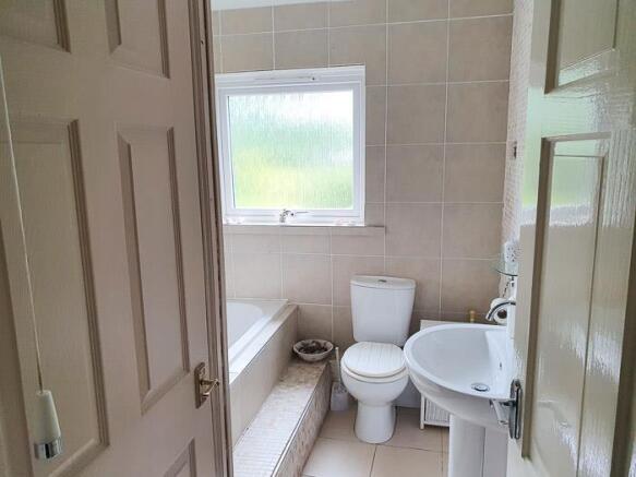 FAMILY BATHROOM