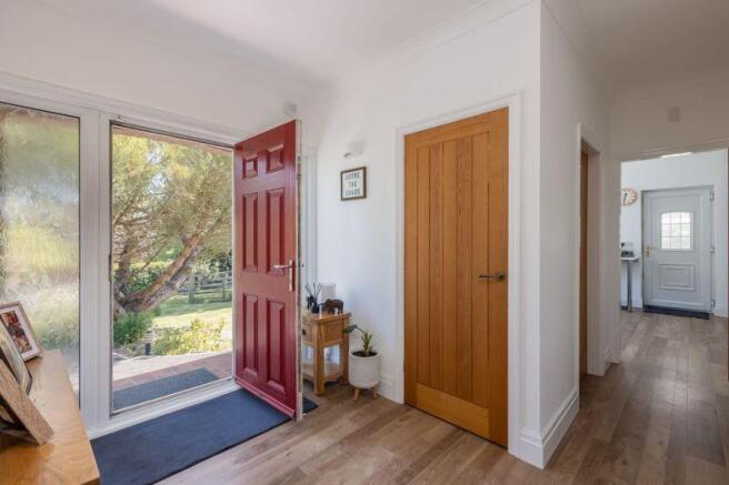 5 bed Detached for sale Image 4