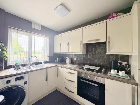 2 bed Detached Bungalow for sale Image 4