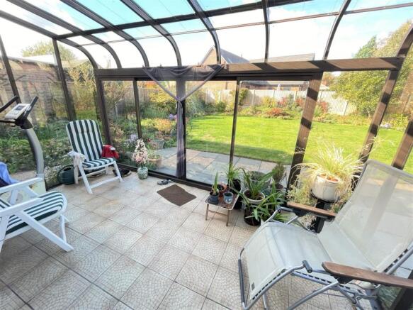 GLAZED LEAN-TO