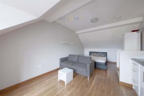 Flat 4, 6 8, High Street, Slough SL1 1EE