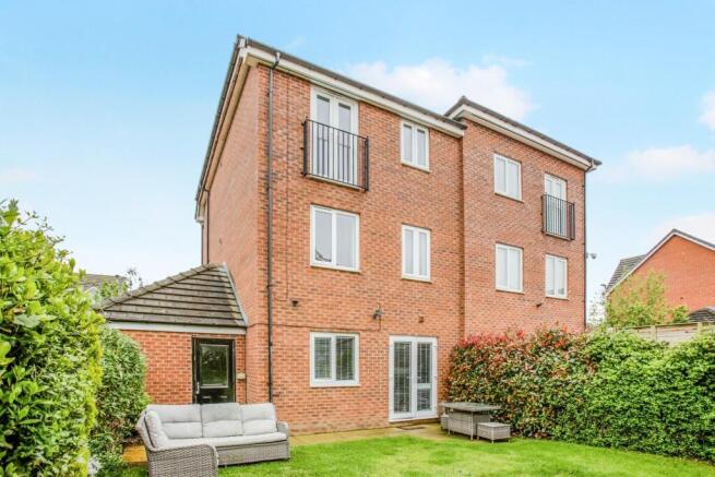 4 bed Semi-Detached for sale Image 8