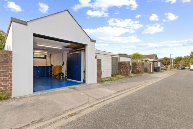 Garage/Workshop