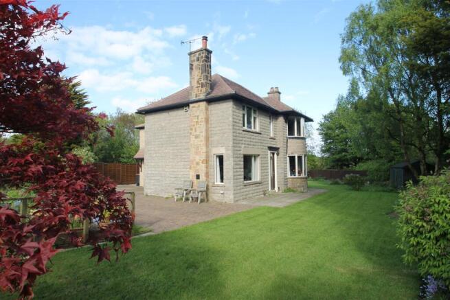 5 bed Detached for sale Image 8