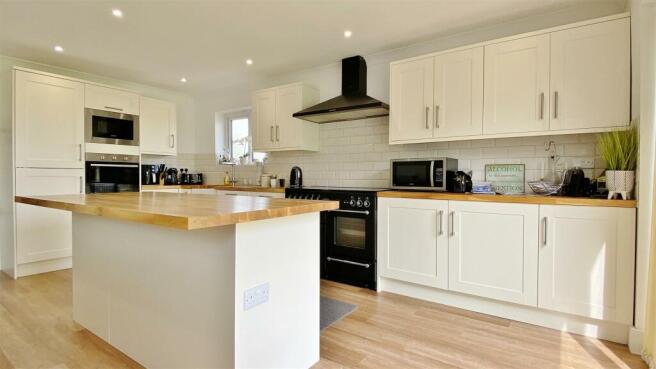 Alternate Kitchen/Lounge View