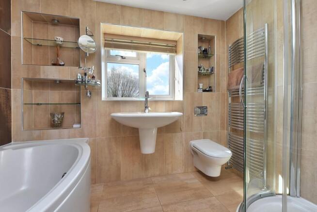 ENSUITE BATHROOM
