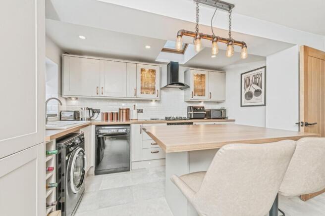 3 bed Semi-Detached for sale Image 6