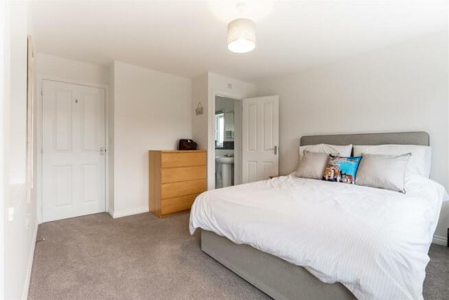 Priors Grove Close-13.jpg