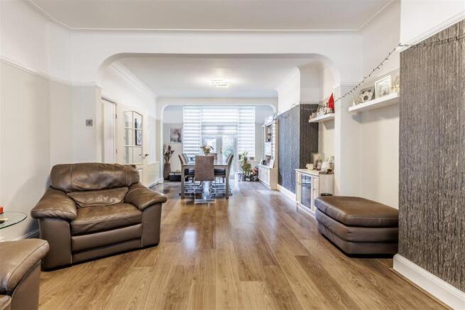 35 Hatley Ave (5).jpg