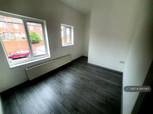 3 bed Terraced to rent Image 4