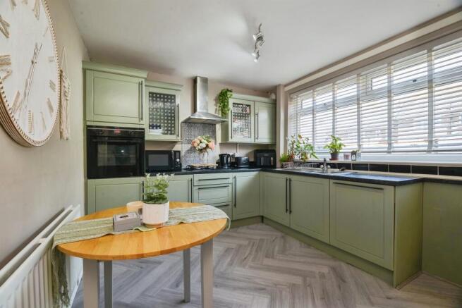 3 bed Terraced for sale Image 6