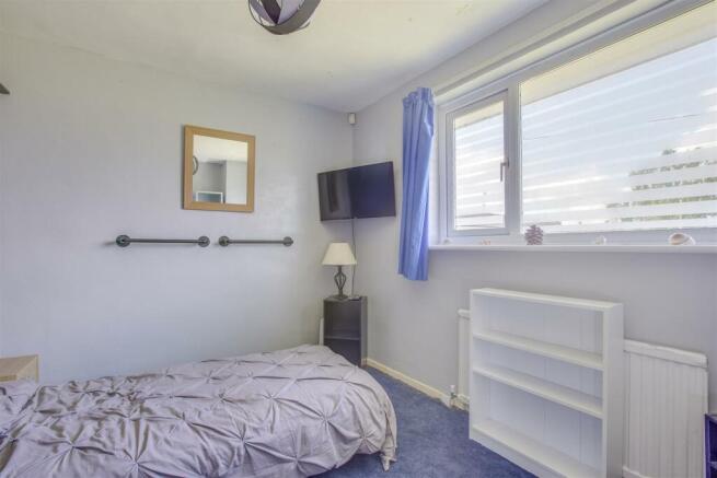 27 Winters Way, HP15 6YA-9.jpg