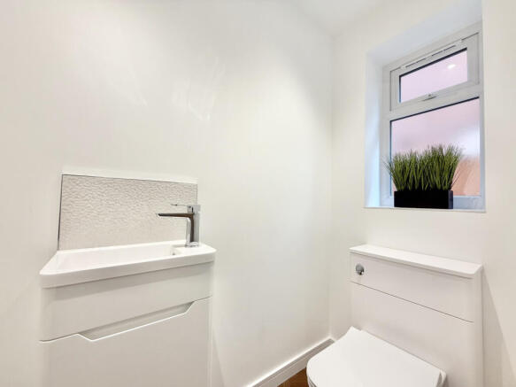 4 bed Detached for sale Image 7