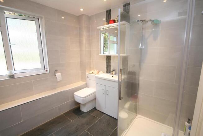 Bathroom.JPG