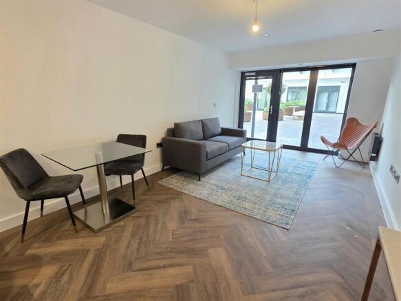 Dining/Lounge