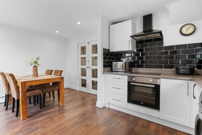 3 bed Semi-Detached for sale Image 6