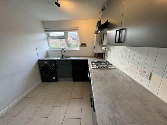 10 - Kitchen.jpg