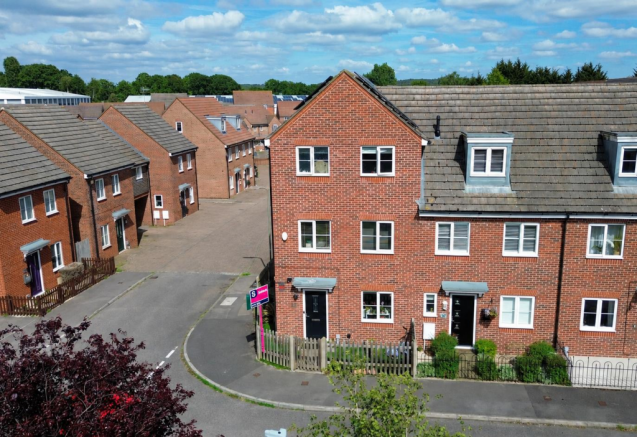 3-bed terraced on Fawn Drive, Aldershot, £400,000