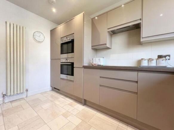 4 bed Semi-Detached for sale Image 9
