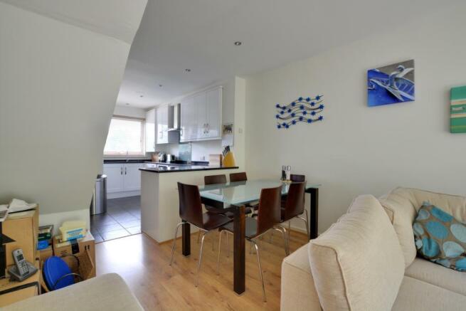 Lounge/Dining