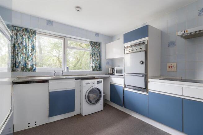 3 bed Apartment for sale Image 7