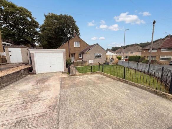 2 bed Semi-Detached Bungalow for sale Image 4